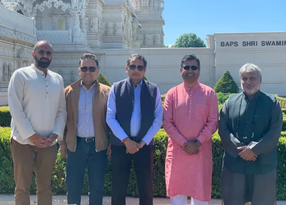 Amish at the BAPS Swaminarayan temple, Neasden, with Manoj Ladwa and trustees of the temple
