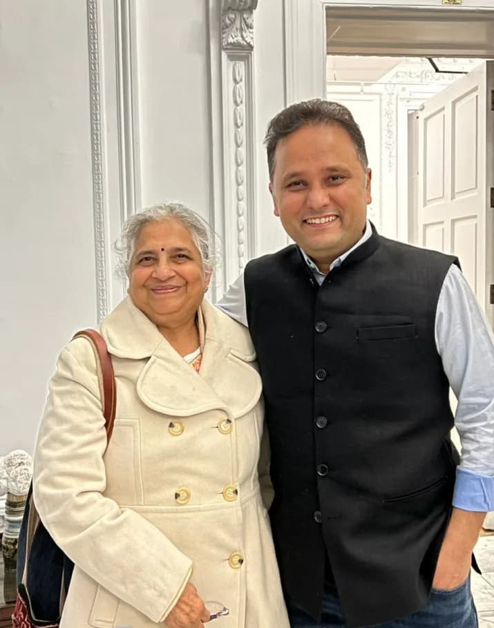 Amish with author and philanthropist Sudha Murty